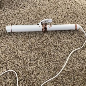 T3 Single Pass Curling Iron 1 1/4 inch